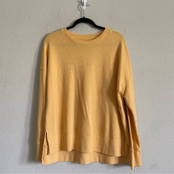 Time and Tru Women's Yellow crew neck Sweater size L long lightweight casual - Picture 1 of 6